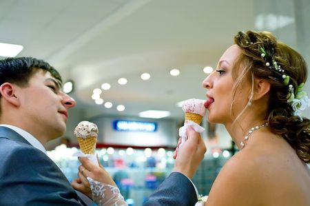 Portrait of the bride and groom with ice-cream. Shallow DOFの写真素材