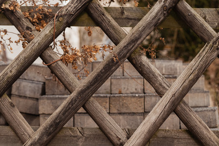 Cedar Wood Fence With Missing Boards - Fencing Construction Build