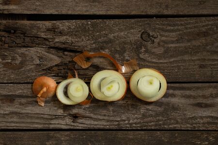 chopped onions lies on a wooden boardの写真素材