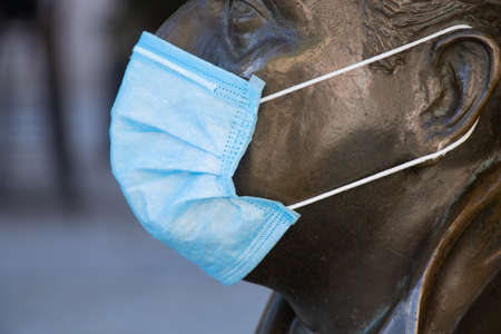 Ukraine, Dnipro - May 13, 2020. monument in the Dnieper in the square businessman Gennady Axelrod in the Medetsyn mask during the covid-19 pandemicのeditorial素材