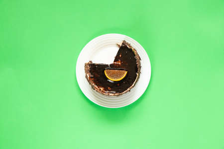 chocolate cake on green background close upの写真素材