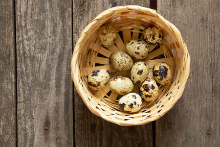 quail eggs close-up on the table in a basket, quail eggs macro photoの写真素材