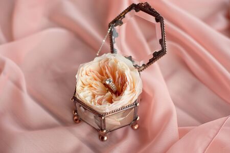 Wedding decor vintage glass square box with peony rose inside and wedding ring invitation card