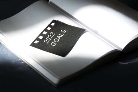 Notepad with caption 2022 GOALS on black note sheet.の写真素材