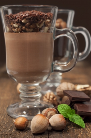 chocolate mousse with nuts closeup
の写真素材