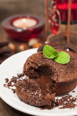 chocolate cake with nuts and mint
の写真素材