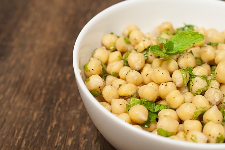 chickpeas with mint and olive sauce
の写真素材
