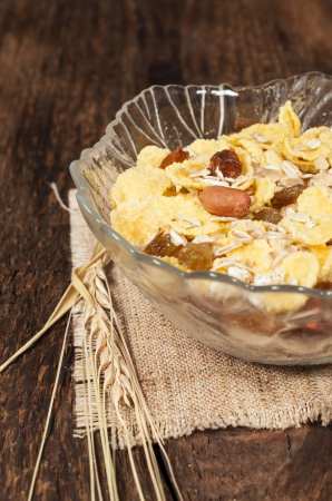 Close-up of muesli in glass bowl on wooden background
の写真素材
