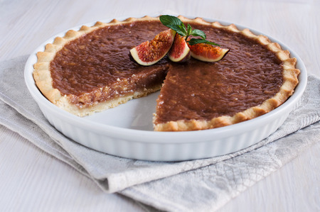 caramel tart with figs on a linen napkinの写真素材