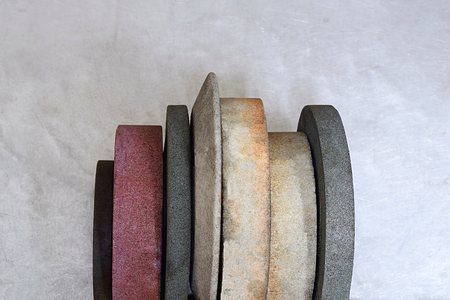 Various emery circles on a stainless steel sheet.
