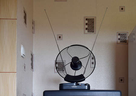 Digital multifunctional indoor TV antenna with amplifier.