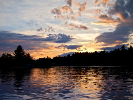 Dramatic Sunset Over The Lakeの写真素材