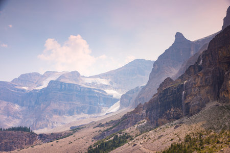 Sunny Morning in the Canadian Rockies Gorge Trail, Canada, Beautiful Scenic Viewの写真素材
