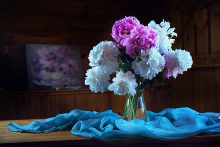 A peony bouquet in the living room, a romantic image. Art workshopの写真素材