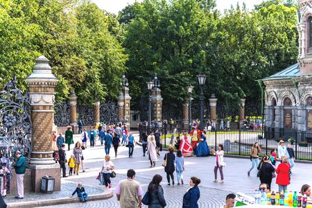 Russia, St. Petersburg, August 2016: Tourists on the Square near the Saviors Savior on Bloodのeditorial素材