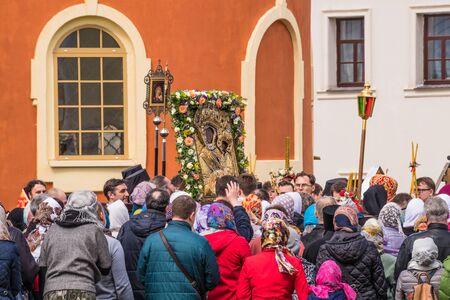 April 29, 2018, Russia, Tikhvin, Tikhvin Bogorodichny Assumption Monastery, Entering the Assumption Cathedral after "wintering" in the Intercession Church of the Tikhvin Icon of the Mother of Godのeditorial素材