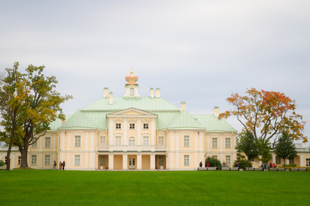 Lomonosov, Saint Petersburg, Russia 25 September 2016. A view of the Menshikov Palace in the upper Park of Lomonosovのeditorial素材