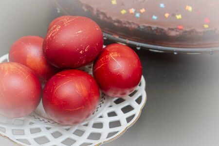 Dyed eggs in onion skins are at the plateの写真素材