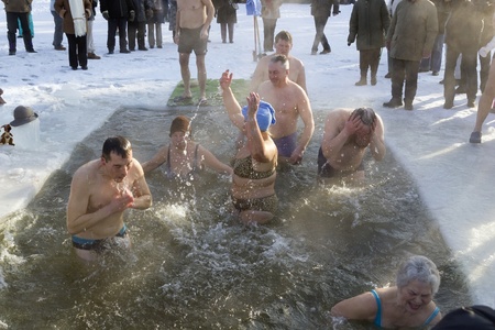 VILNIUS, LITHUANIA - FEBRUARY 4: Fans of winter swimming take a bath in some ice water on February 4, 2012 in Vilnius, Lithuania. 
Sunny day, the air temperature is minus 20  Celsius degrees.のeditorial素材