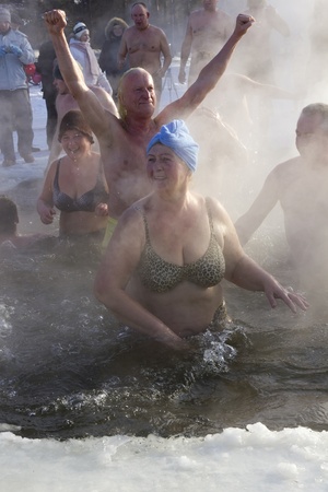 VILNIUS, LITHUANIA - FEBRUARY 4: Fans of winter swimming take a bath in some ice water on February 4, 2012 in Vilnius, Lithuania. 
Sunny day, the air temperature is minus 20  Celsius degrees. のeditorial素材