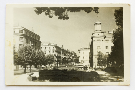 VILNIUS, LITHUANIA - SEPTEMBER 15, 2015: Lithuanian retro  photo  card of 1951 - Stalin Avenue. In 1989 returned to the prospectus a historical name of the great Lithuanian king Gedimin. Circulation is 15 thousand copiesのeditorial素材