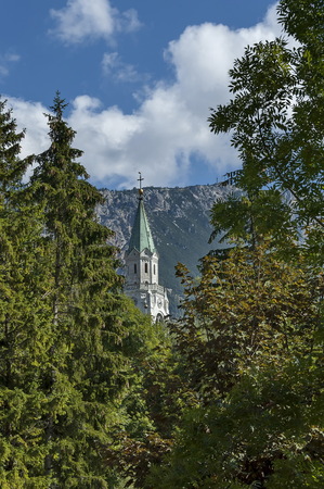 Autumnal corso Italia, the Church or Synagogue in the town center of Cortina d'Ampezzo, Dolomite, Alps, Veneto, Italy,   Europeの写真素材
