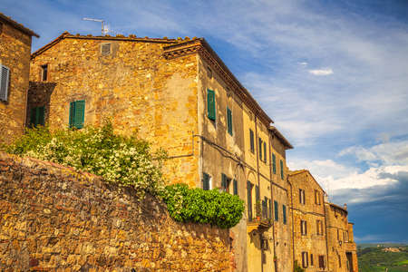 Historic houses in Pienza, a town in the province of Siena, in the Val d'Orcia in Tuscany, Italy, Europe.のeditorial素材