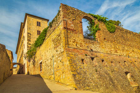 Historic houses in Pienza, a town in the province of Siena, in the Val d'Orcia in Tuscany, Italy, Europe.のeditorial素材