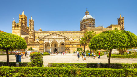 PALERMO, ITALY - JULY 18, 2023: Palermo Cathedral, a major landmark and tourist attraction in the capital of Sicily.のeditorial素材