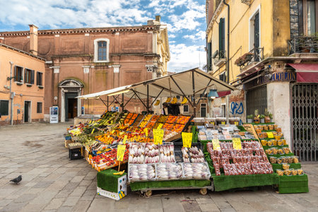 VENICE, ITALY - MARCH 2, 2023: Stand at the marketplace in historic center.のeditorial素材