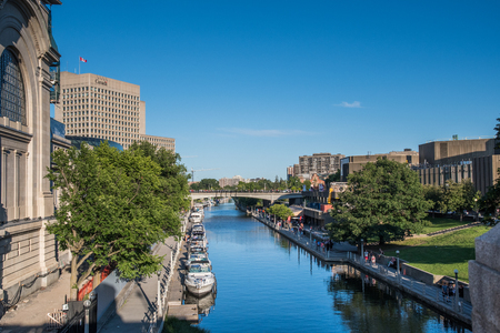 OTTAWA, ONTARIO / CANADA - JULY 29 2017: DOWNTOWN. RIDEAU CANAL VIEW.のeditorial素材