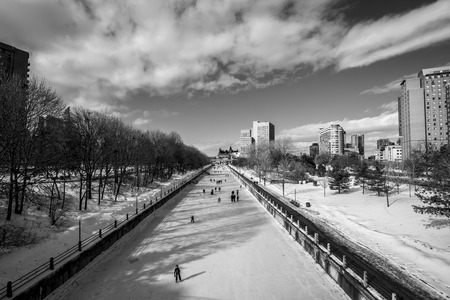 OTTAWA, ONTARIO / CANADA - JANUARY 28  2018: PEOPLE SKATING IN DOWNTOWN OF OTTAWA.のeditorial素材