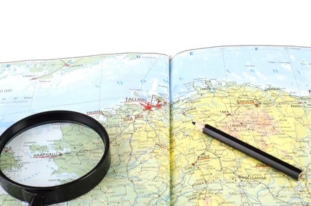 Image of the Magnifying Glass iand pencil on the map