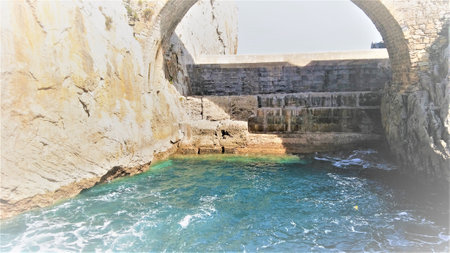Waves breaking in Castro Urdiales churchの写真素材