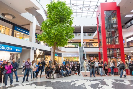 Ukrainian, Lviv - Mai 2017: Shop center FORUM. Arese shopping center, the biggest shopping center in Ukrainianのeditorial素材