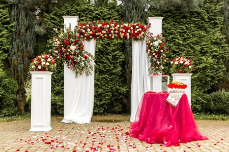 Decorations for the wedding ceremony of red and white roses.の写真素材