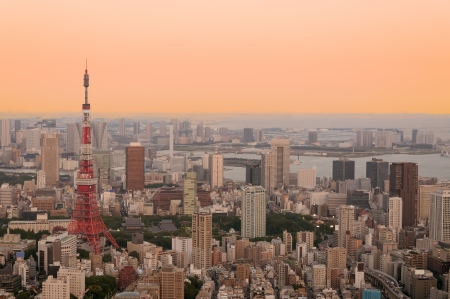 Tokyo Tower at dusk with the moon rising.のeditorial素材
