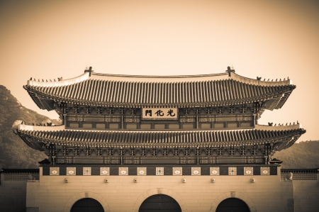 Sepia toned image of Gyeongbokgung Palace in Seoul, South Korea のeditorial素材