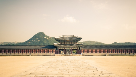 One of the gates at Gyeongbokgung Palace in Seoul, South Korea. The palace is one of the five palaces that still stand in Seoul.のeditorial素材