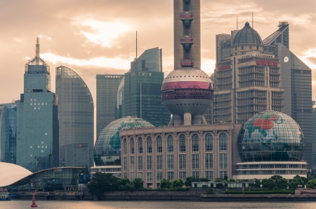 The Shanghai skyline as seen from across the Huangpu River のeditorial素材