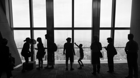 Tourists looking out over Shanghai from the SWFC のeditorial素材