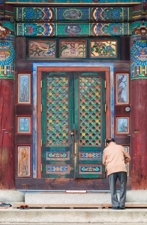 A man enters Bongeunsa Temple in Seoul, South Korea の写真素材