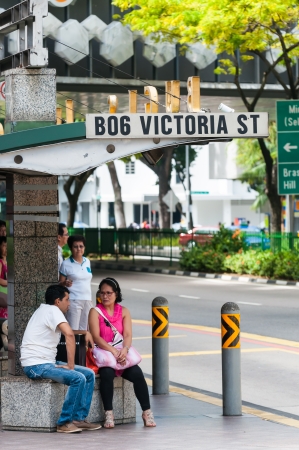 Singaporeans wait for the bus at Bugis Junction on December 22, 2013 in Singapore.のeditorial素材