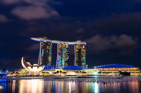 The skyline of downtown Singapore at night.のeditorial素材