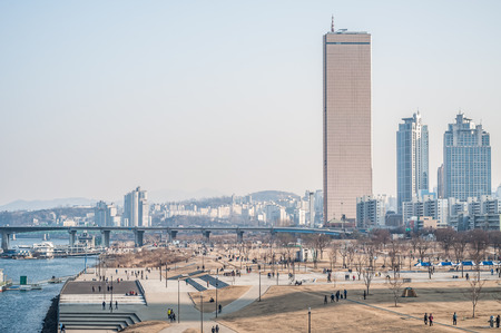 The skyline of the Yeouido business district in Seoul, South Korea のeditorial素材
