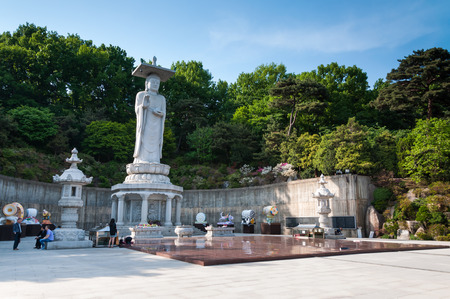 A giant Buddha statue overlooks downtown Seoul from Bongeunsa Temple のeditorial素材