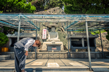 A Buddhist woman prays at Haedong Yonggungsa Temple on June 7, 2014 in Busan, South Korea.のeditorial素材