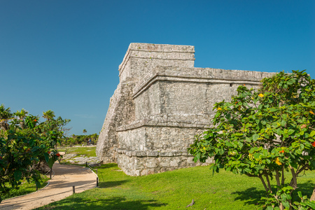 El Castillo, the central piece of the ancient Mayan ruins at Tulum, Mexico.の写真素材