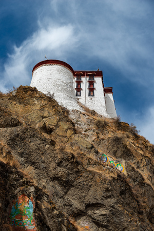 Potala Palace is one of the most holy sites in all of Tibet for Tibetan buddhists, and is the seat of the Dalai Lama.のeditorial素材