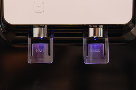 Hot and cool water dispenser